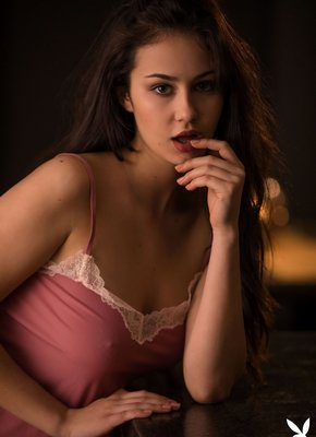 Молодая детка с шикарными формами